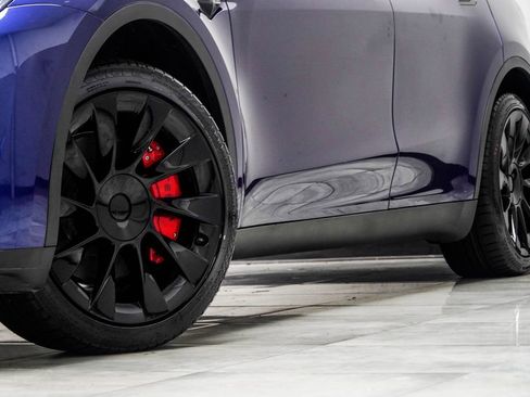 Used 2023 Tesla Model Y Long Range AWD/4WD image 3
