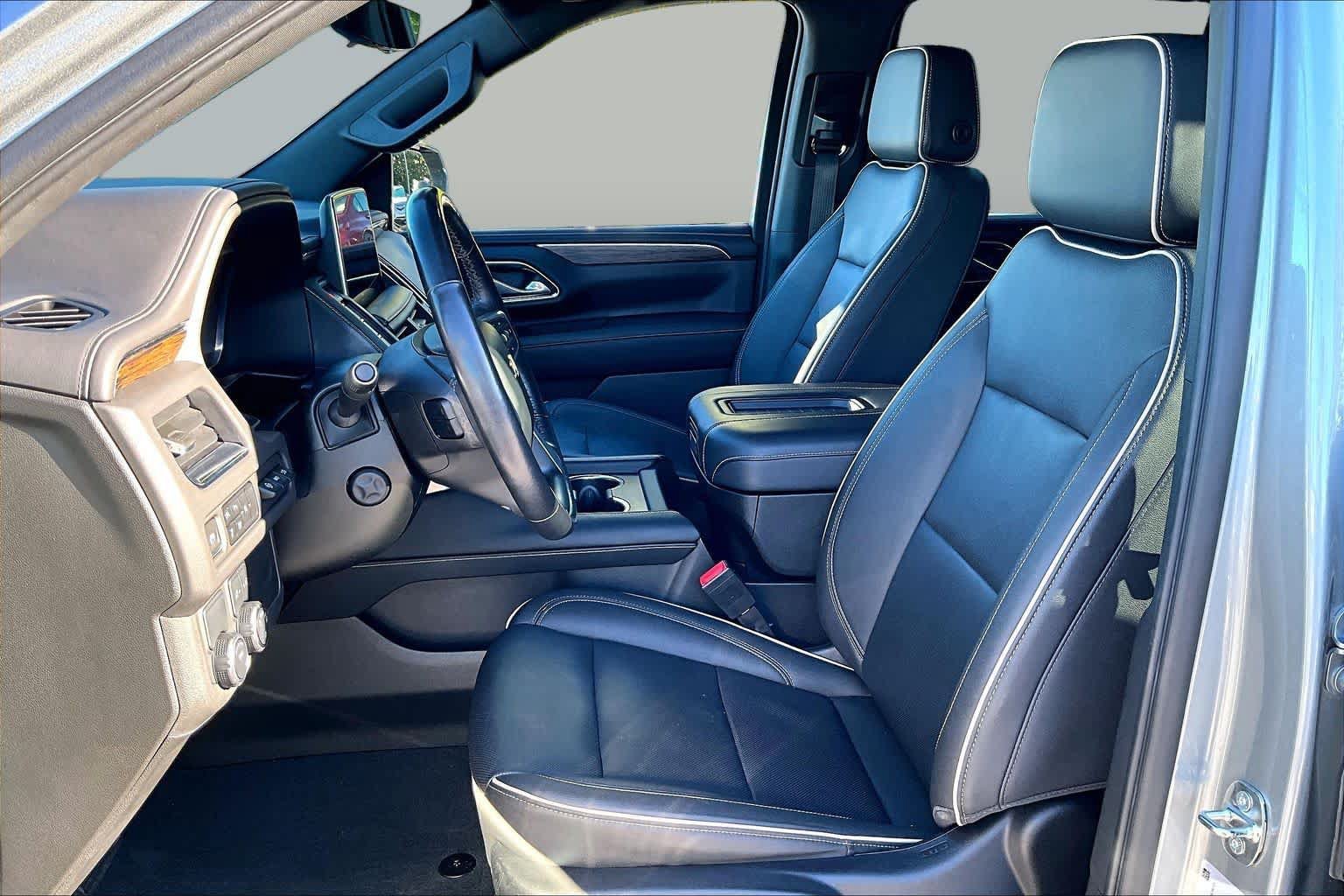 Used 2023 Chevrolet Suburban Premier RWD image 7