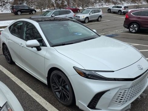 Used 2025 Toyota Camry image 3