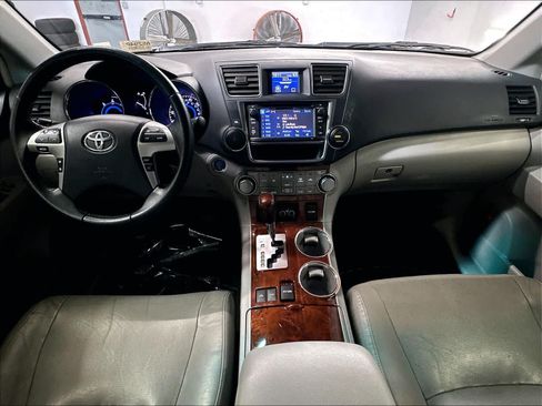 Used 2013 Toyota Highlander Limited AWD/4WD image 16