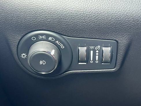 Used 2025 Jeep Compass Limited w/ Elite Group AWD/4WD image 17