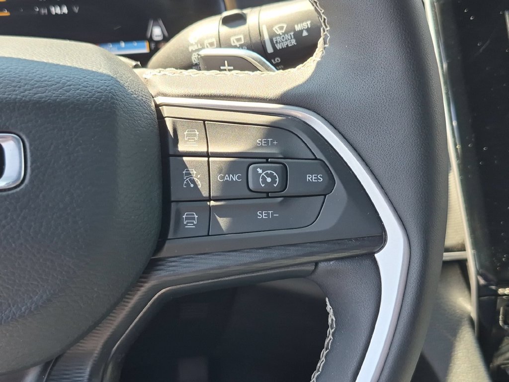 Used 2025 Jeep Grand Cherokee Altitude AWD/4WD image 22