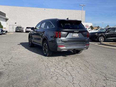Used 2025 Kia Sorento S image 5