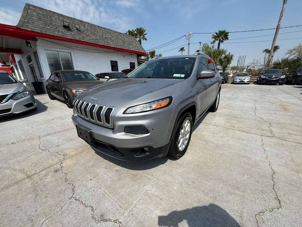 Used 2014 Jeep Cherokee Latitude w/ Cold Weather Group AWD/4WD image 8