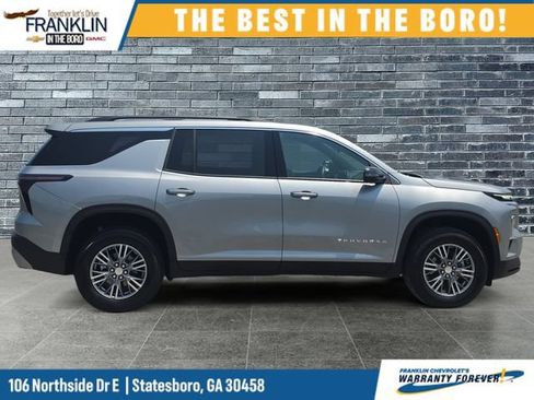 Used 2026 Chevrolet Traverse LT w/ Driver Confidence Package FWD image 7