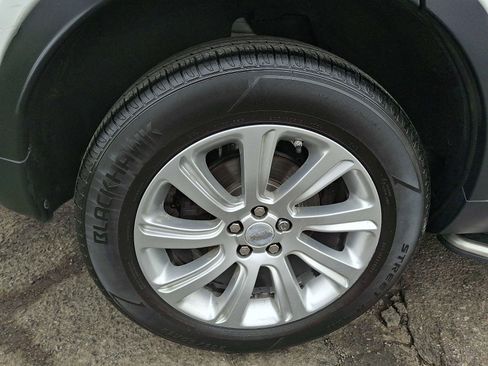 Used 2017 Land Rover Discovery Sport SE image 7