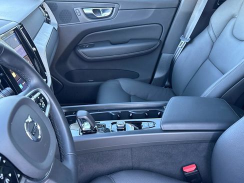 Used 2025 Volvo XC60 B5 Plus image 20