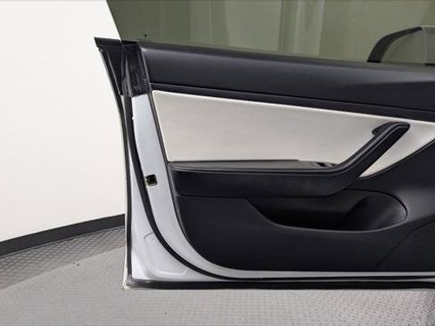 Used 2019 Tesla Model 3 Long Range image 12