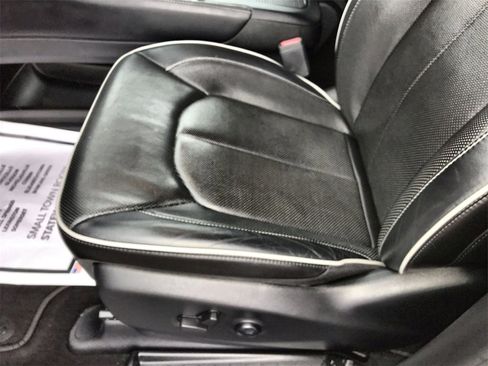 Used 2023 Chrysler Pacifica Limited w/ S Appearance Package image 12