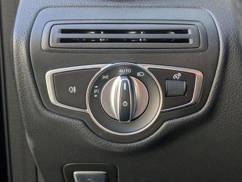 Used 2019 Mercedes-Benz GLC 300 4MATIC image 16