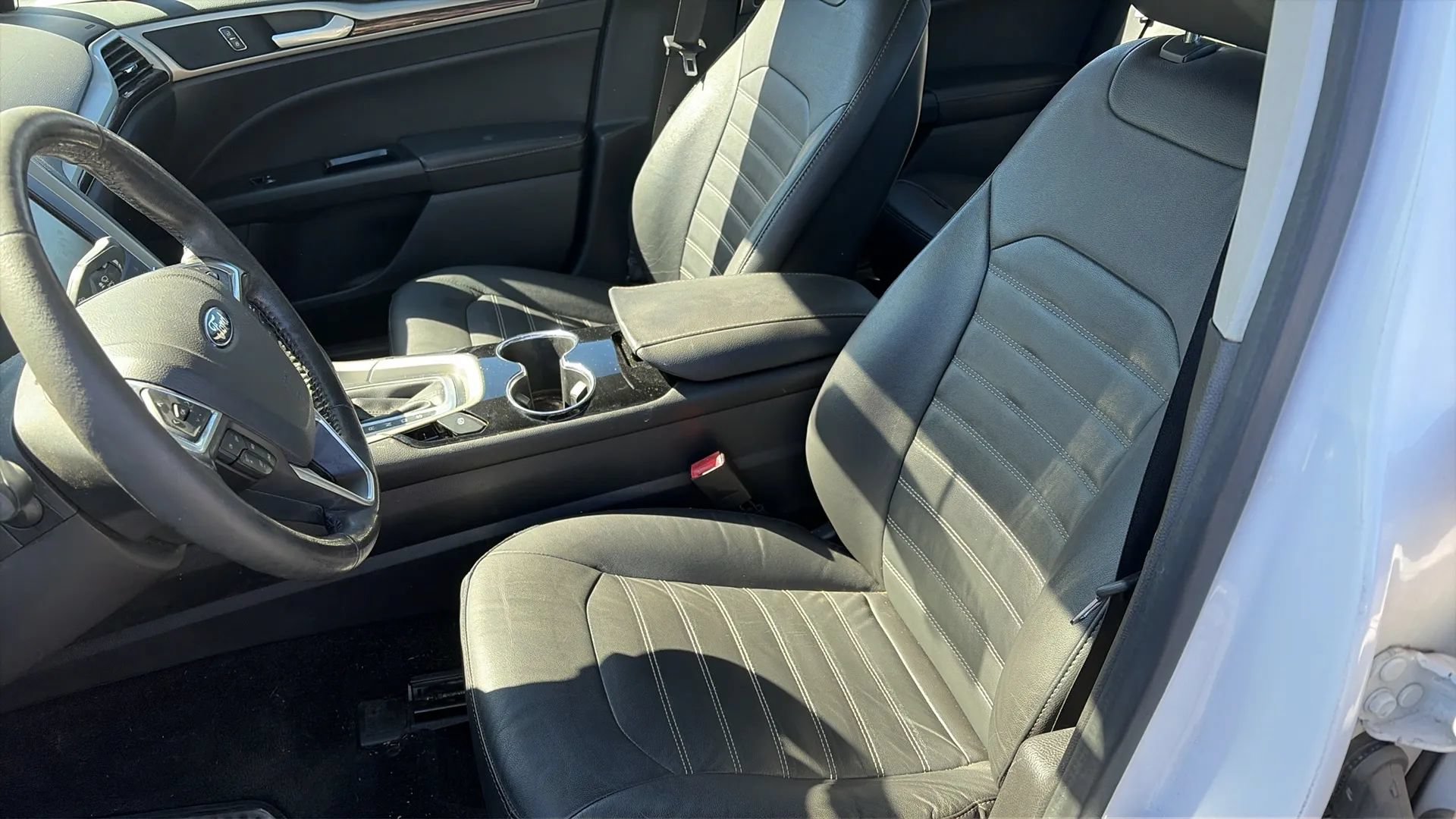 Used 2015 Ford Fusion SE w/ Equipment Group 202A FWD image 9