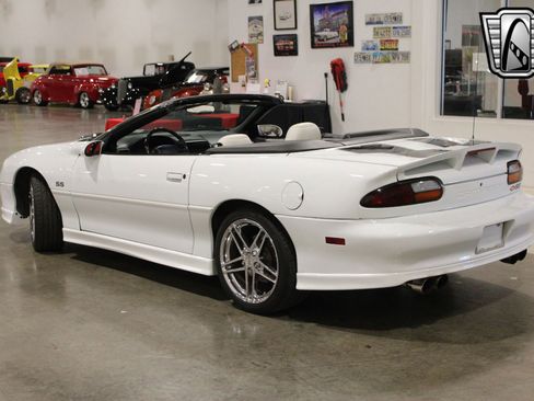Used 2001 Chevrolet Camaro Z28 w/ SS Performance/Appearance Pkg image 17