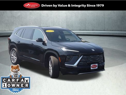 Used 2025 Buick Enclave Preferred AWD/4WD image 1