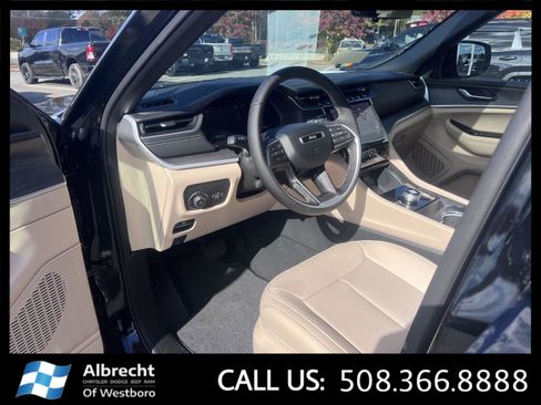 New 2025 Jeep Grand Cherokee Limited w/ Luxury Tech Group II image 9