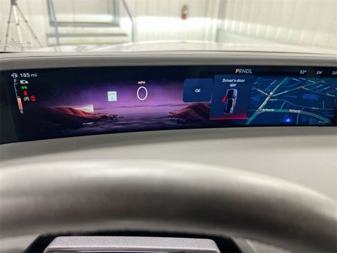 Used 2025 Lincoln Nautilus Reserve image 11