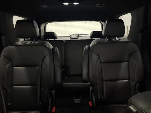 Used 2023 Chevrolet Traverse LT AWD/4WD image 29