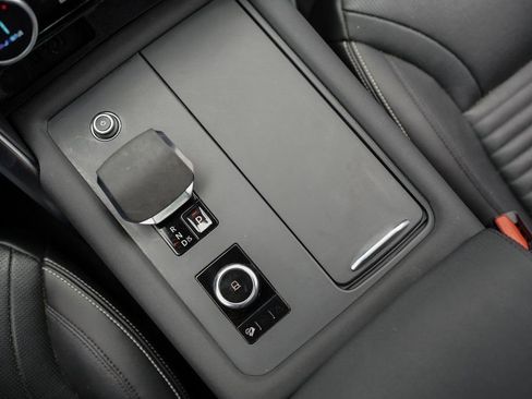 Used 2023 Land Rover Discovery S image 34