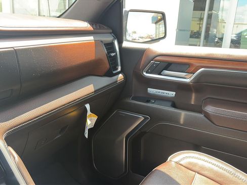 Used 2023 GMC Sierra 1500 Denali w/ Denali Reserve Package AWD/4WD image 12