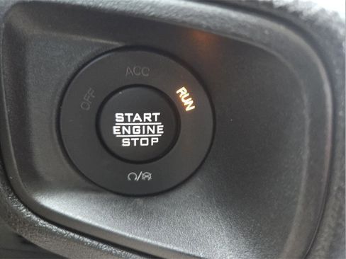 Used 2025 Jeep Wrangler Willys image 19