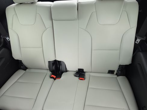 Certified 2024 Kia Telluride EX w/ EX Captain's Chair Package FWD image 17
