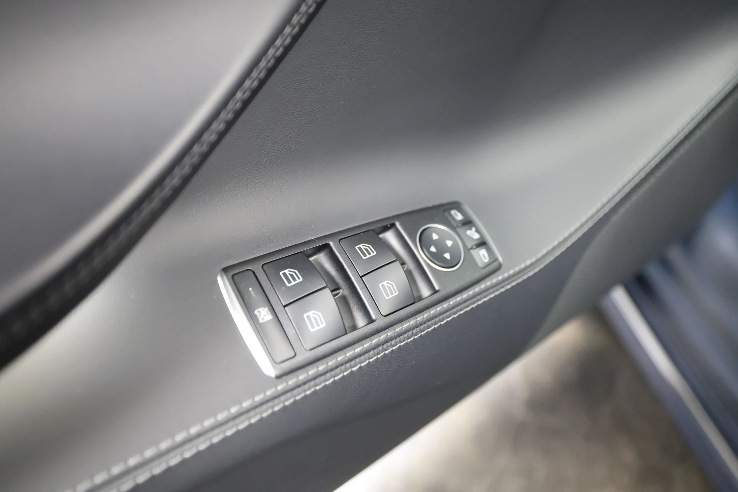 Used 2019 Tesla Model S Performance AWD/4WD image 26