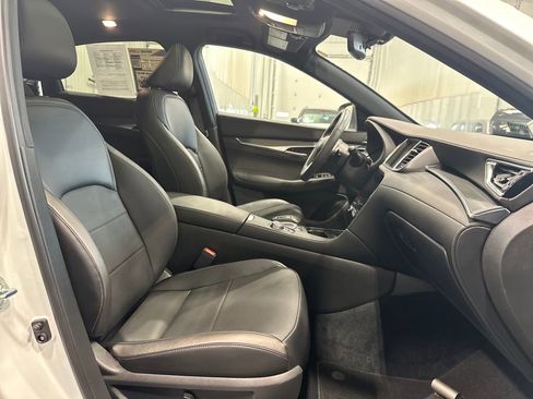 Used 2025 INFINITI QX55 Essential image 34