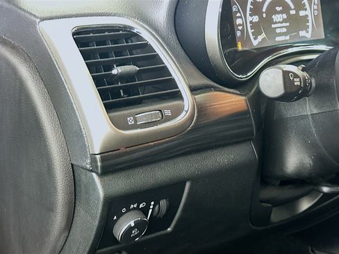Used 2022 Jeep Grand Cherokee Laredo X AWD/4WD image 17