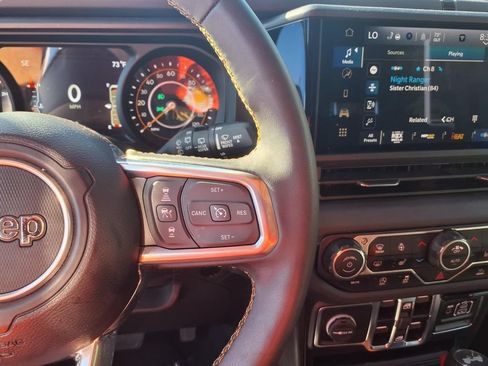 Used 2025 Jeep Wrangler Unlimited Sahara AWD/4WD image 11