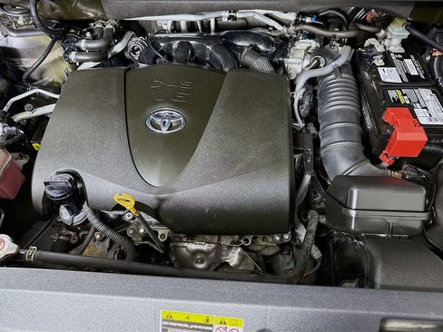 Used 2021 Toyota Highlander XLE AWD/4WD image 36