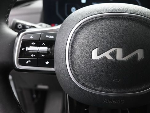Used 2025 Kia Carnival SX Prestige FWD image 15