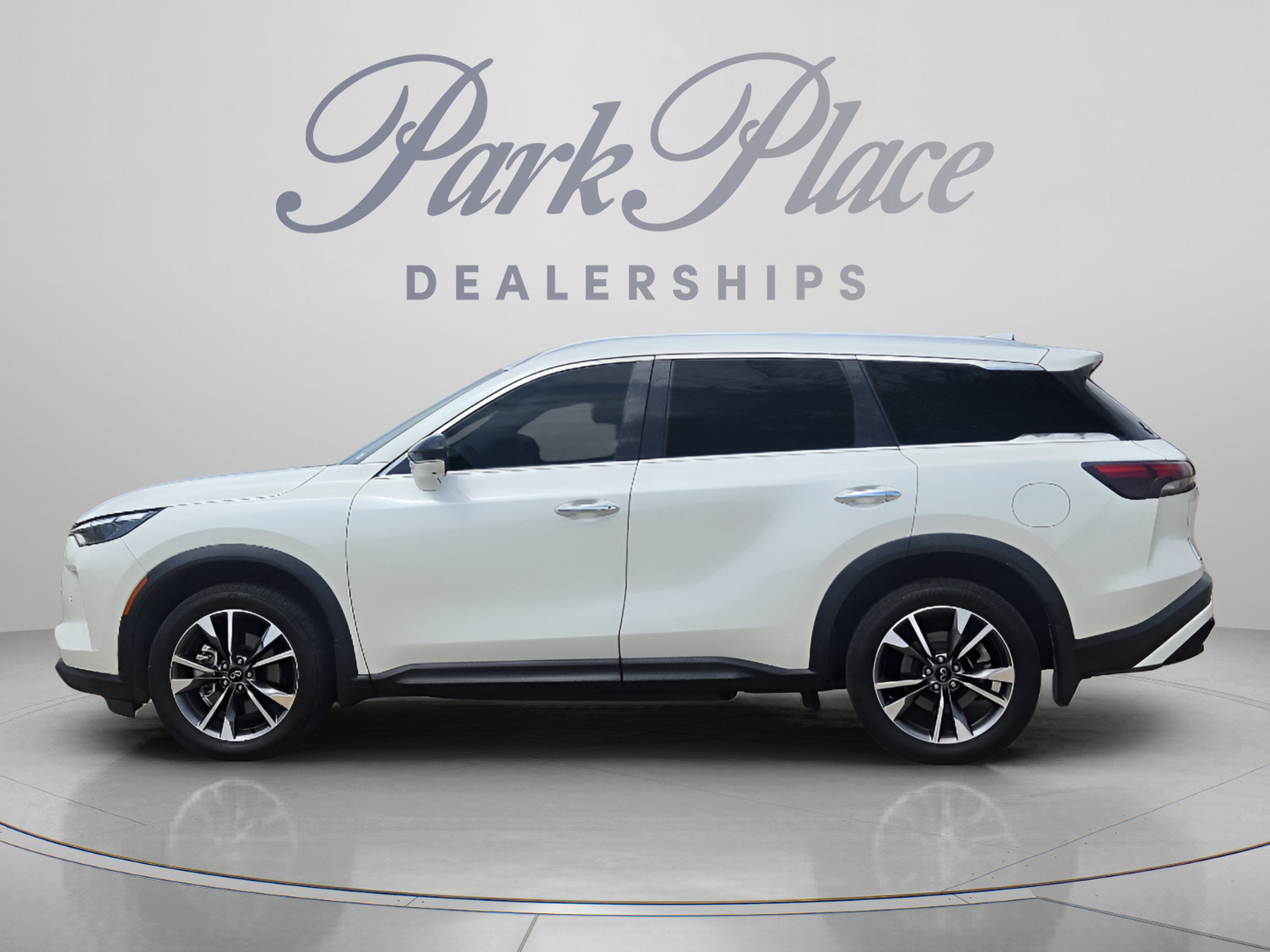 Used 2024 INFINITI QX60 Luxe FWD image 2