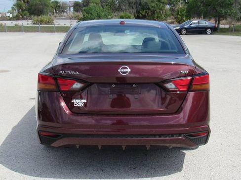 Used 2024 Nissan Altima 2.5 SV image 4