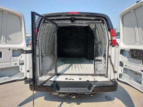 Used 2019 Chevrolet Express 3500 Extended w/ Driver Convenience Package image 10