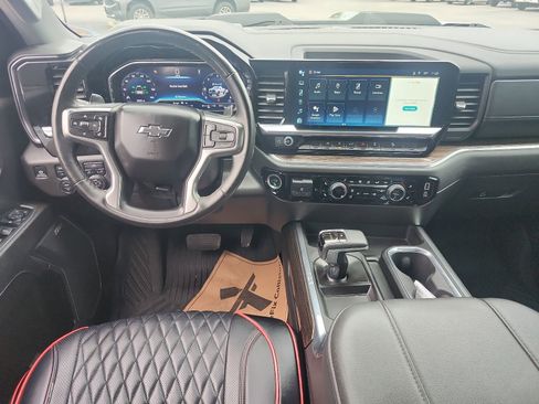 Used 2024 Chevrolet Silverado 1500 LT Trail Boss w/ Convenience Package II AWD/4WD image 15