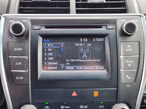 Used 2016 Toyota Camry SE FWD image 11