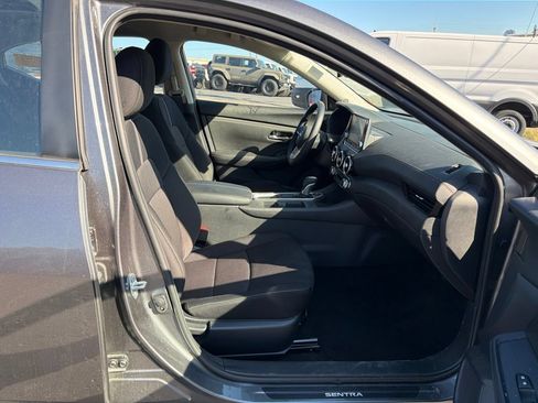 Used 2025 Nissan Sentra SV FWD image 19