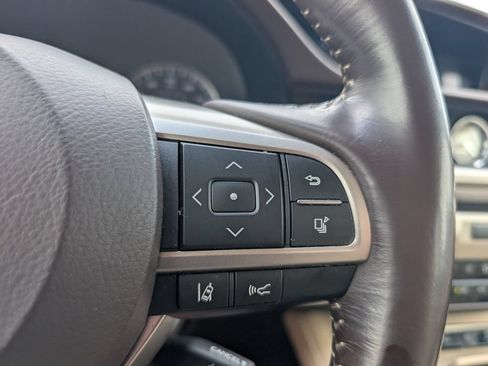 Used 2016 Lexus ES 300h w/ Luxury Package w/Wood Trim FWD image 17