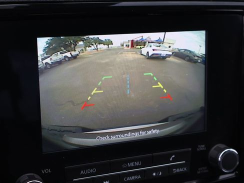 Used 2024 Nissan Frontier SV w/ SV Convenience Package RWD image 5