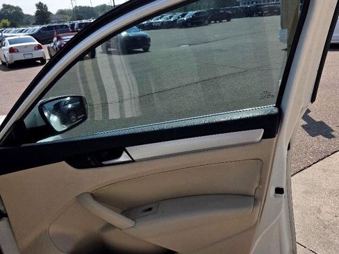 Used 2013 Volkswagen Passat 2.5 SE image 16