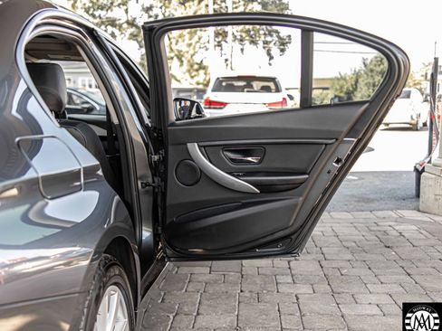 Used 2017 BMW 320i xDrive Sedan image 41