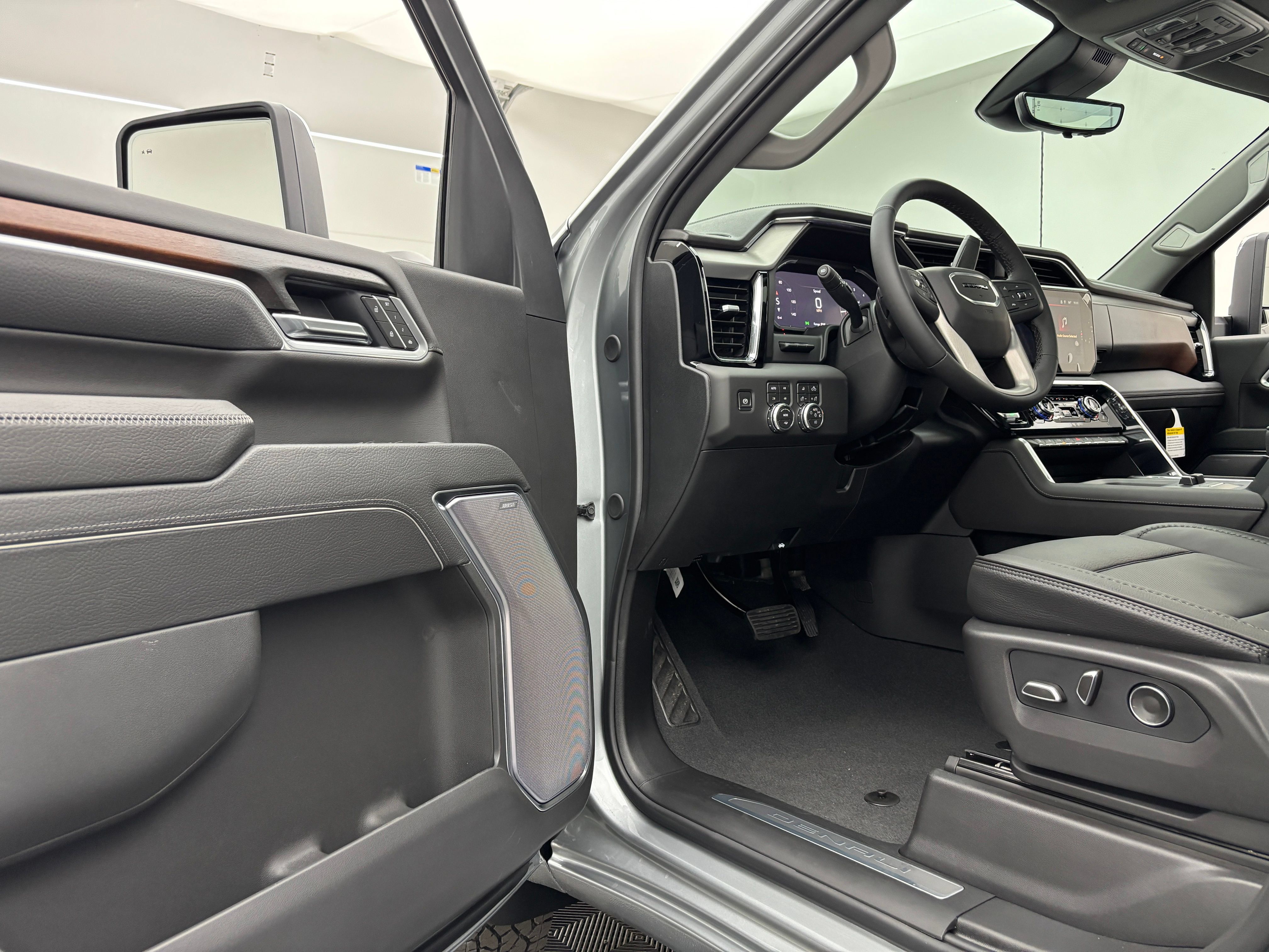 New 2026 GMC Sierra 2500 Denali w/ Denali Reserve Package AWD/4WD image 19