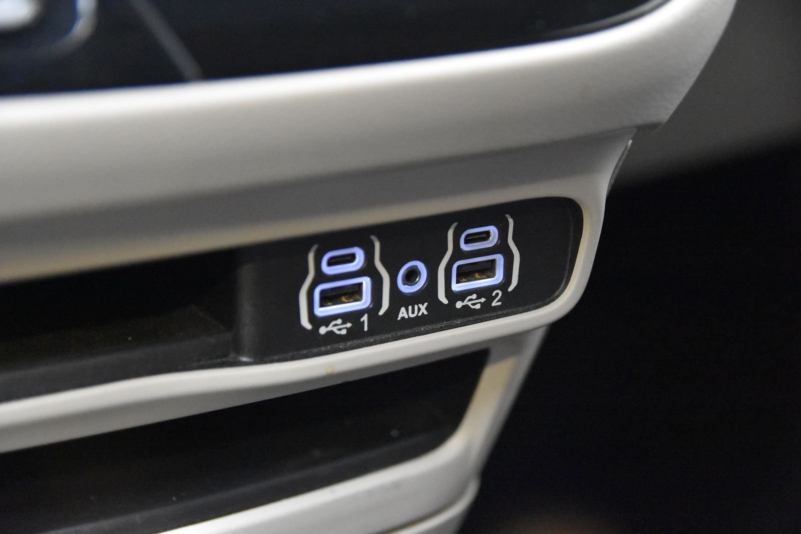 Used 2023 Chrysler Pacifica Touring-L FWD image 25