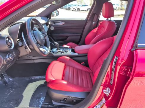 Used 2024 Alfa Romeo Giulia Veloce AWD/4WD image 25