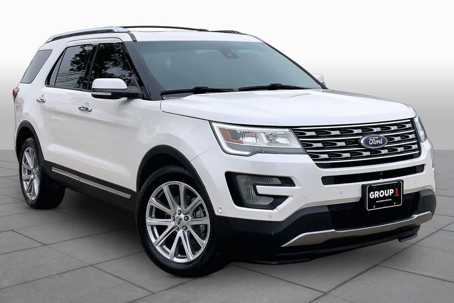 Used 2017 Ford Explorer Limited w/ Equipment Group 303A AWD/4WD image 2