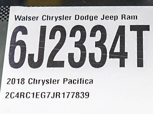 Used 2018 Chrysler Pacifica Touring-L Plus w/ Tire & Wheel Group FWD image 30