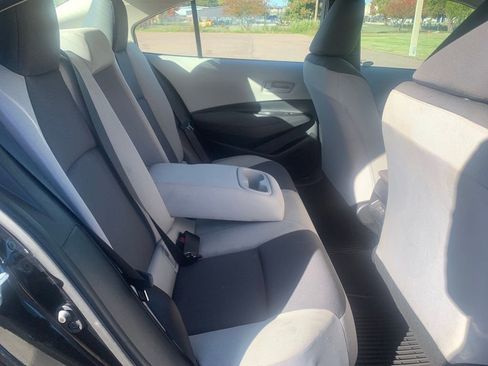 Used 2025 Toyota Corolla LE image 30