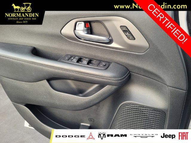 Certified 2025 Chrysler Pacifica Select FWD image 14