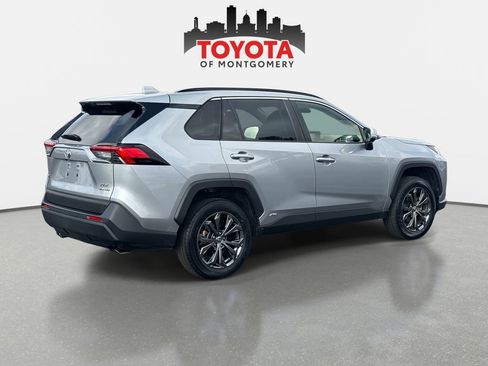 Used 2022 Toyota RAV4 XLE Premium image 34