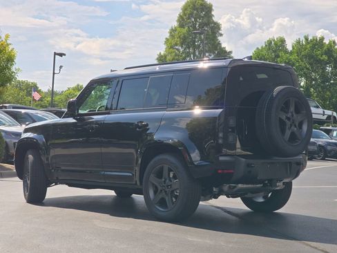 New 2026 Land Rover Defender 110 X-Dynamic SE AWD/4WD image 4