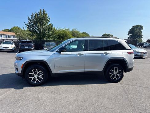 Certified 2024 Jeep Grand Cherokee Limited image 5